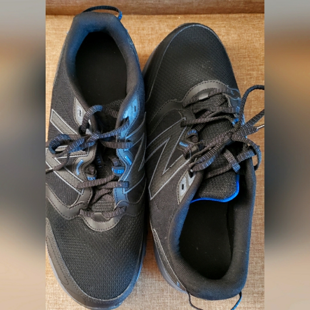 New Balance Men's Black and Blue Sneakers